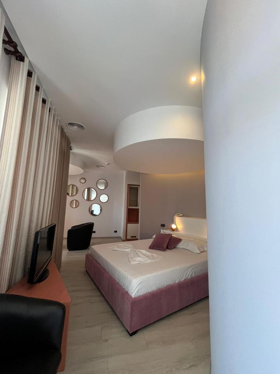 Icon Hotel Vlore Exterior photo