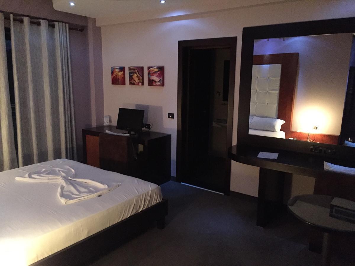 Icon Hotel Vlore Exterior photo
