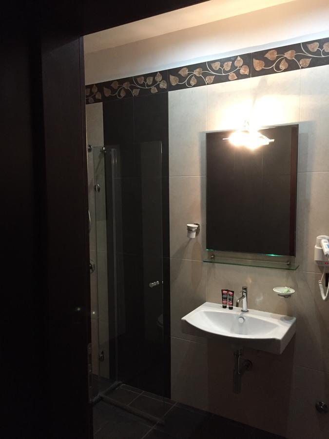 Icon Hotel Vlore Exterior photo