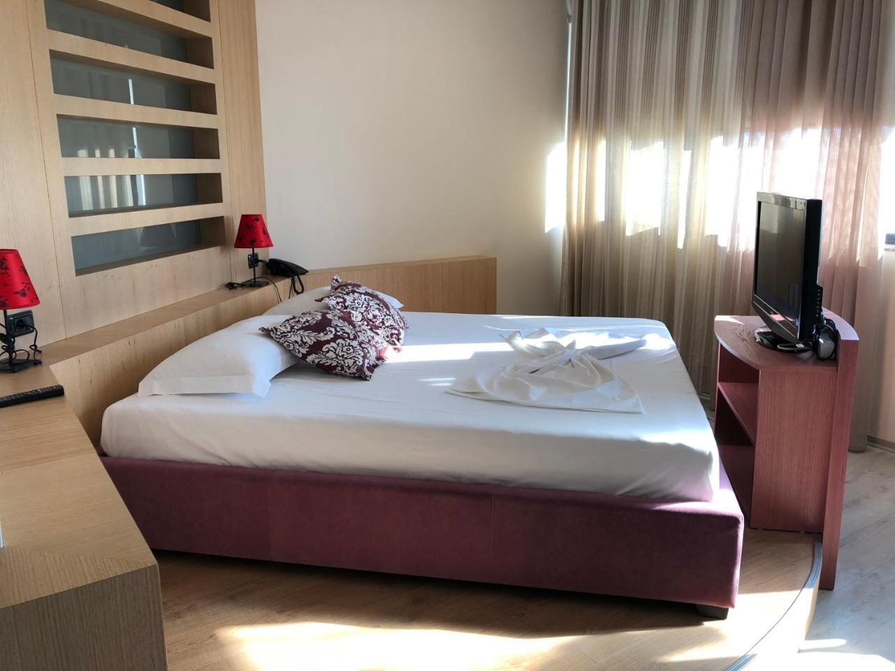 Icon Hotel Vlore Exterior photo