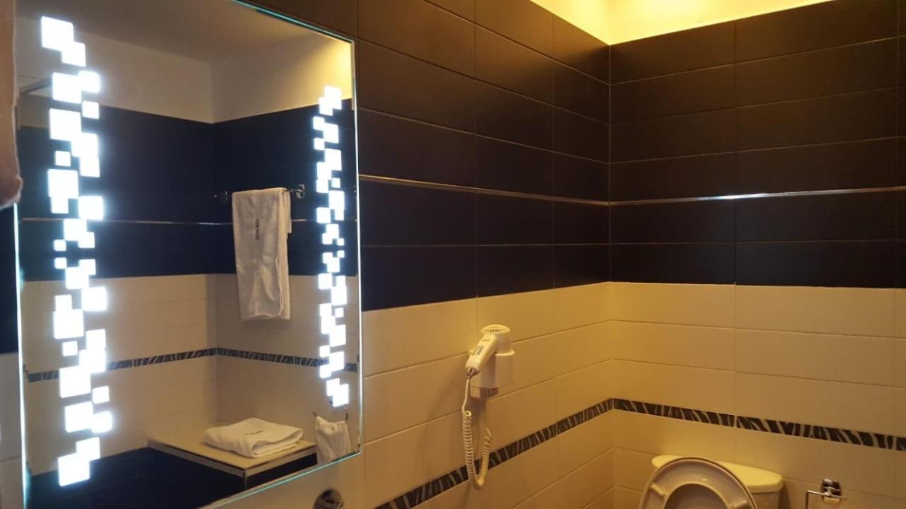 Icon Hotel Vlore Exterior photo